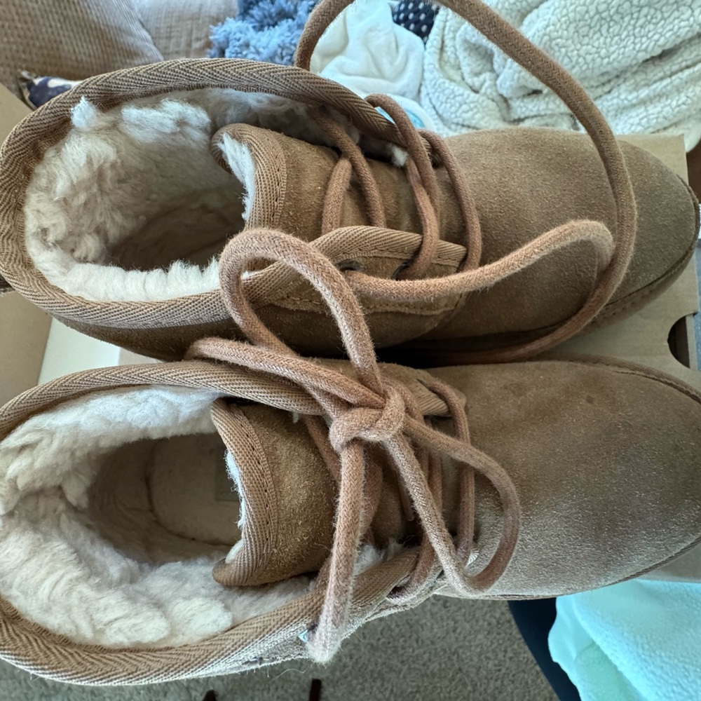 Uggs - Picture 4 of 5